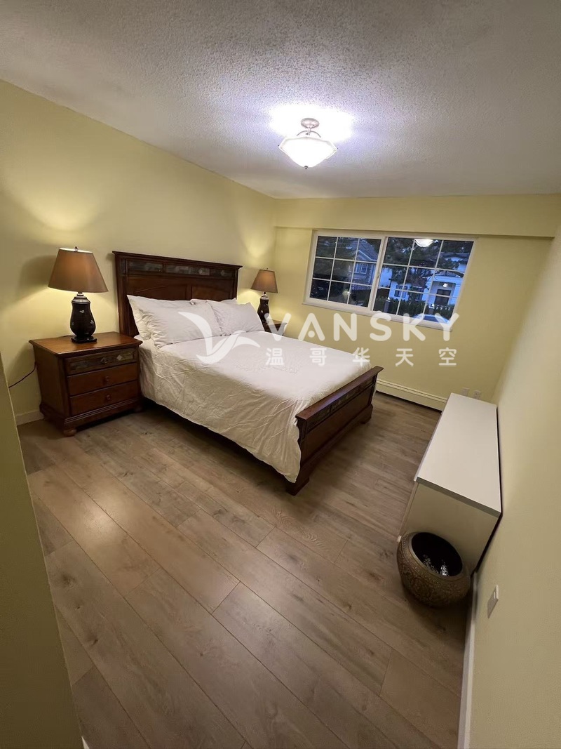 列治文独立屋楼上宽敞单间出租