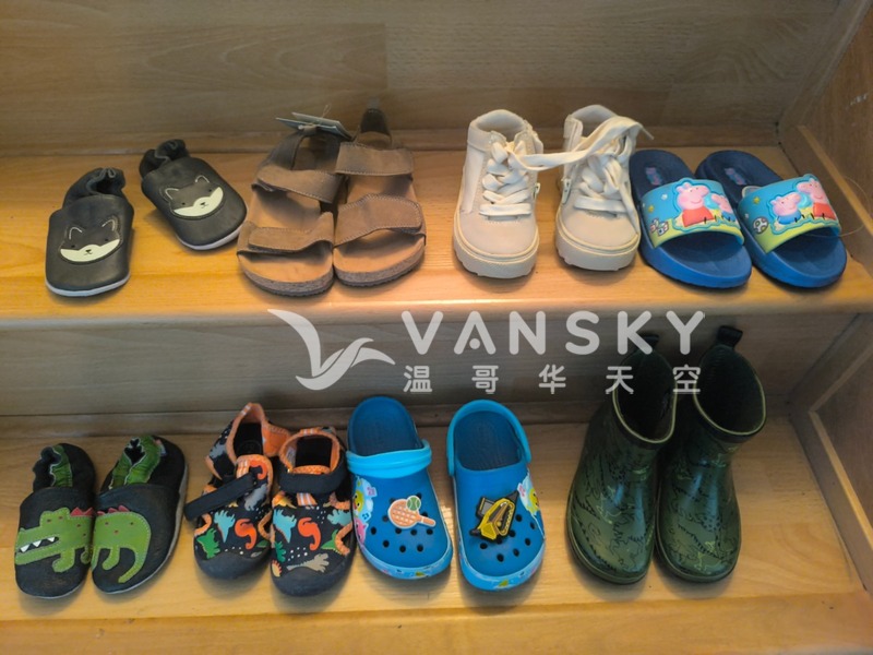 多雙幼兒鞋子
