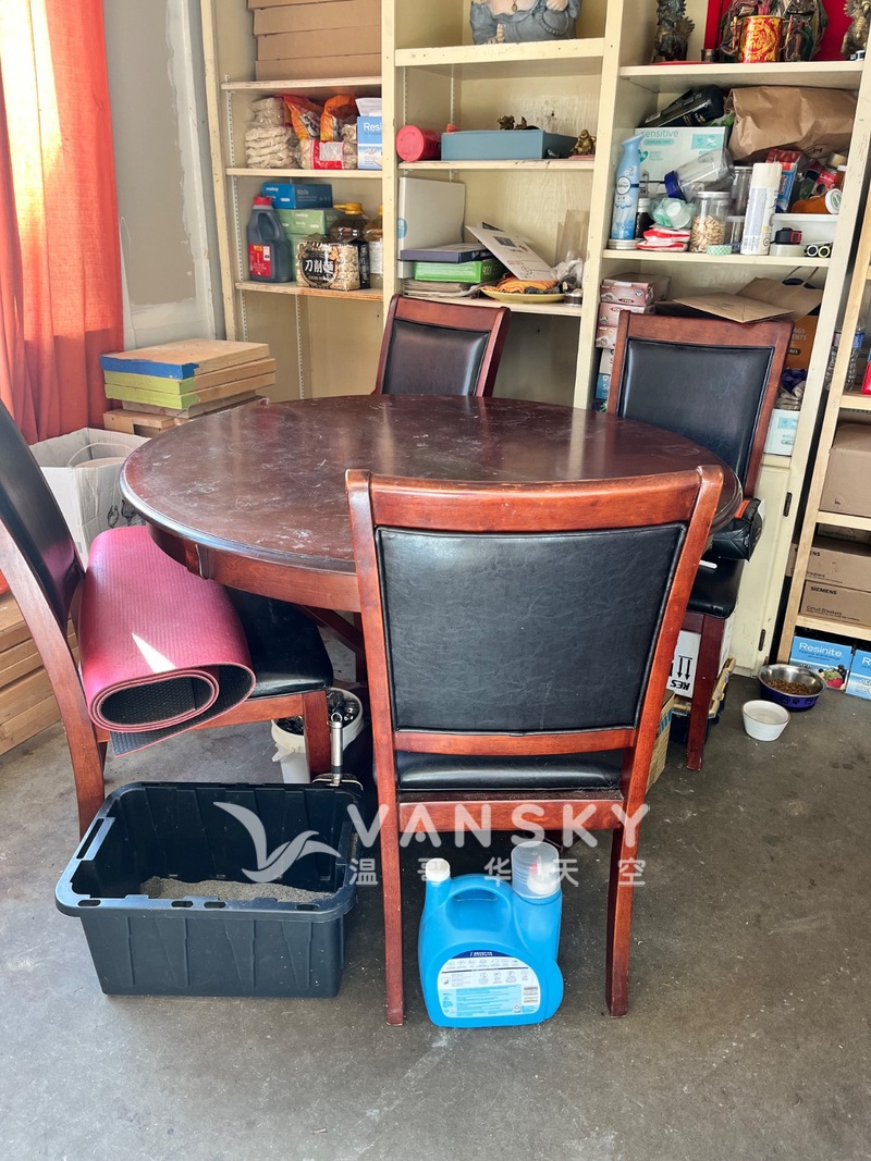 一套实木餐枱與真皮櫈与按摩机