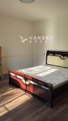 环境优美，安全、舒适的大床房（king bed),带独立衣帽间的房间出租