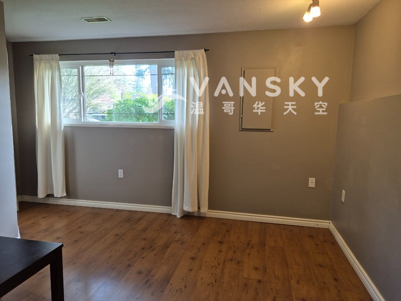 Coquitlam Centre 附近house樓一房二廳一衛衣櫥出租