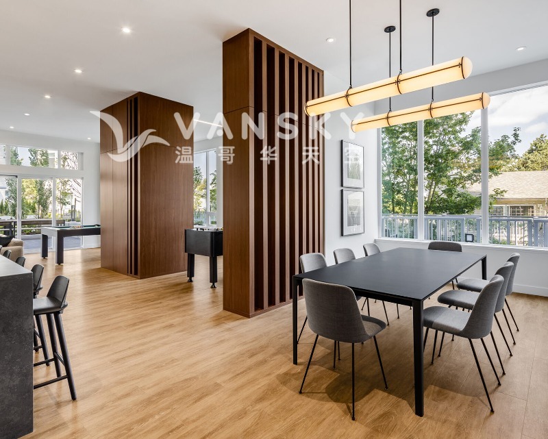 260504230313_heHolland_Amenities-Lounge_1208_©LukePotter_LowRes-1590x1275.jpg