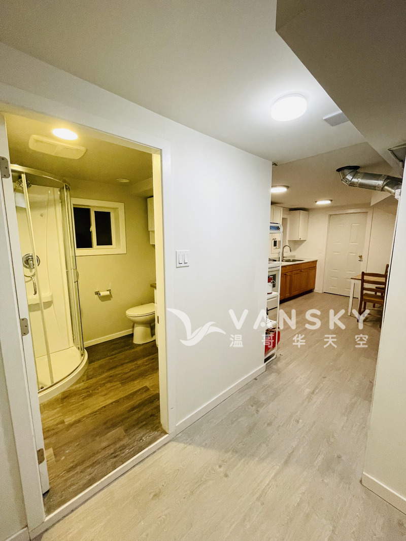 Lougheed, Burquitlam Station 附近地面一室一厅