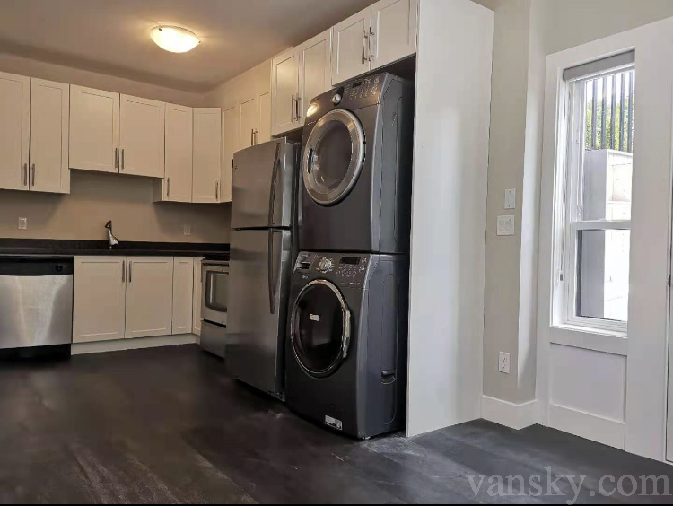 豪华别墅出租近SFU单间出租，费全部