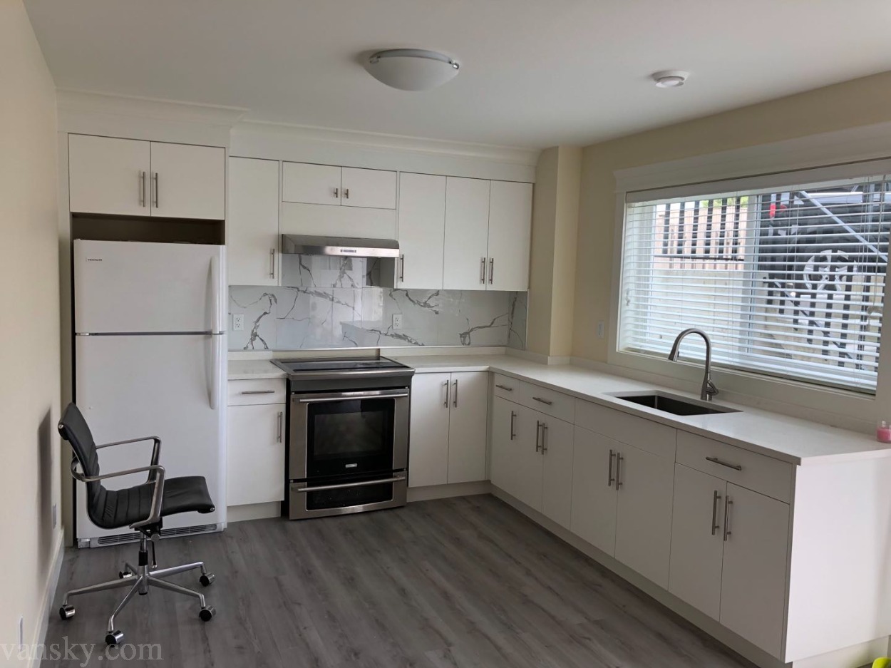 210816162125_Kitchen.jpg