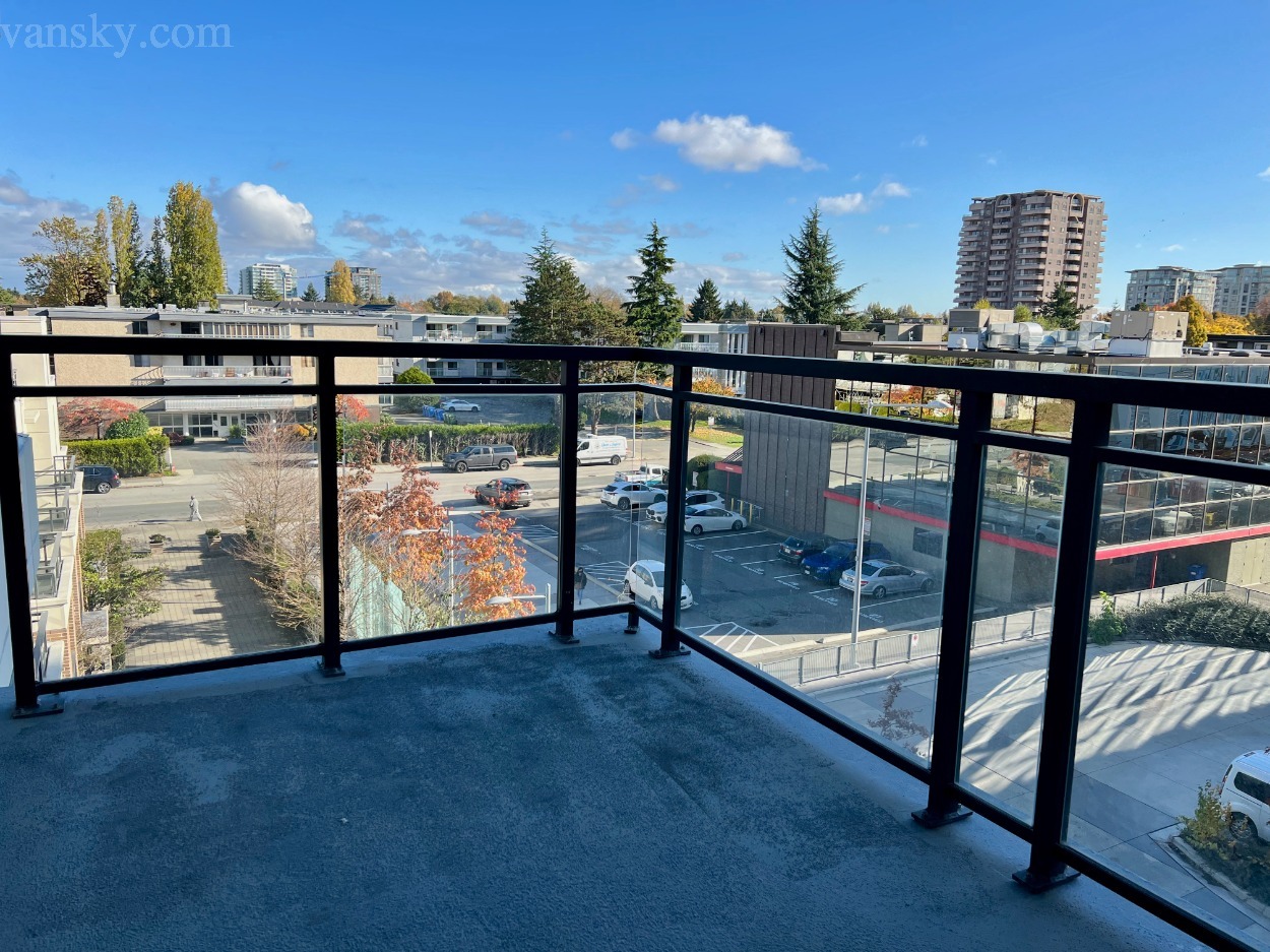 烈治文中心天車站旁安靜高級大公寓2房2浴出租【长短租】【包家具】【转角东南朝向】