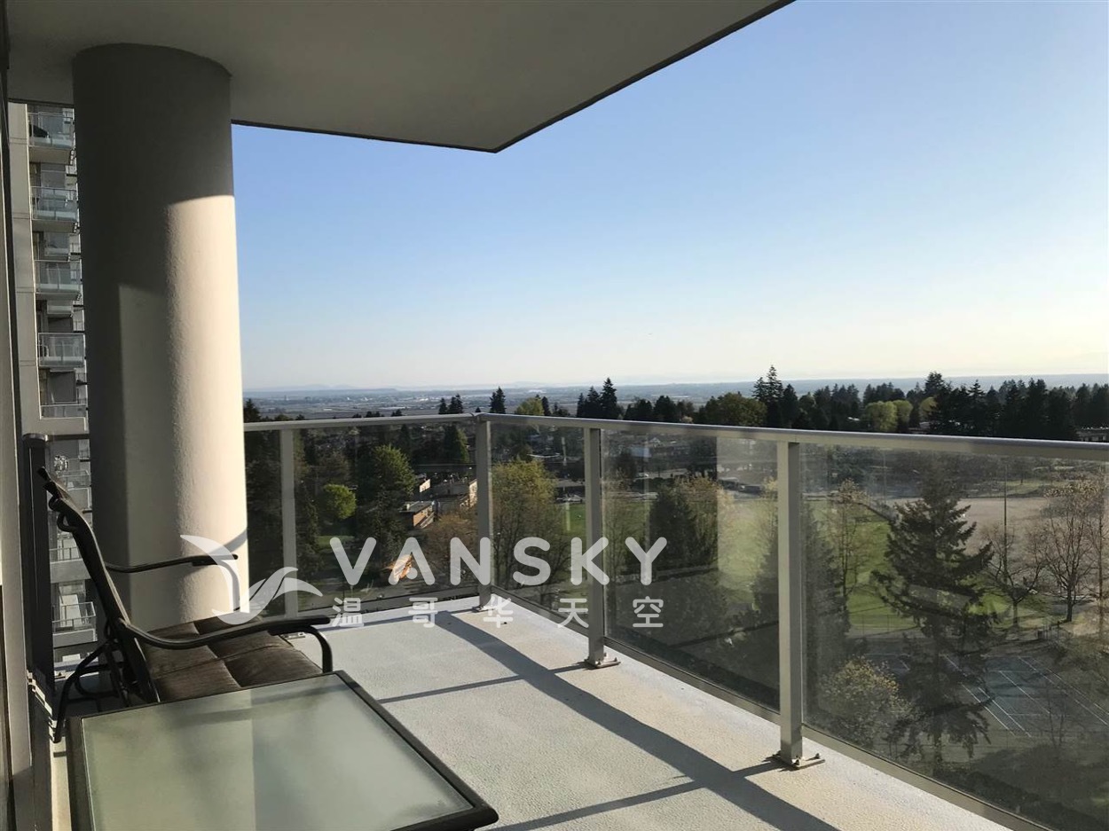 本拿比Metrotown MET2 豪华公寓两室两卫书房拎包入住，车库泳池健身房