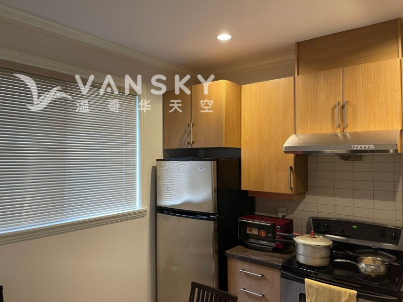 列治文中心连排屋三楼客卧招租