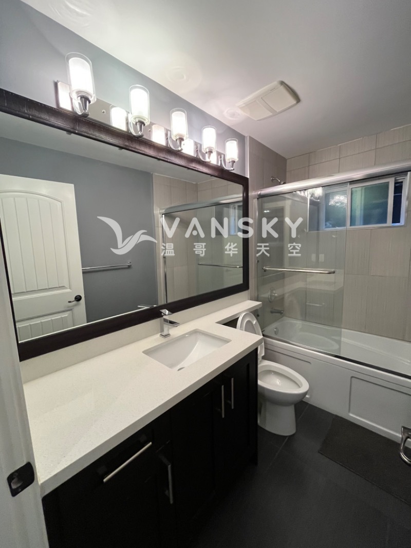 近Burquitlam天车站豪华套房出租