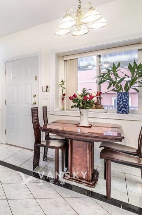 儿童床，餐桌、儿童手推车