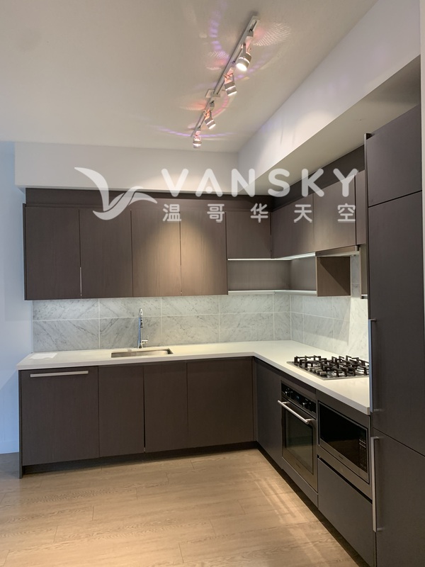 素里King George 天车站旁高层公寓内一室一厅整租