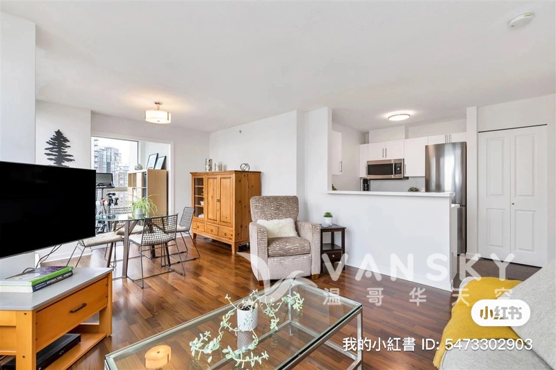 温哥华市中心一室一厅加书房出租