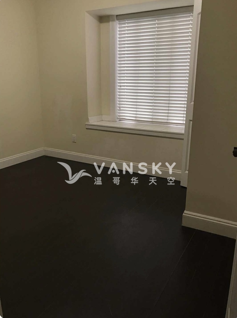 Burnaby天車旁十年新ㄧ樓兩房一廳