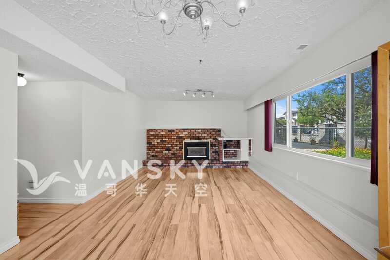 本拿比Heights兩房独立屋楼下