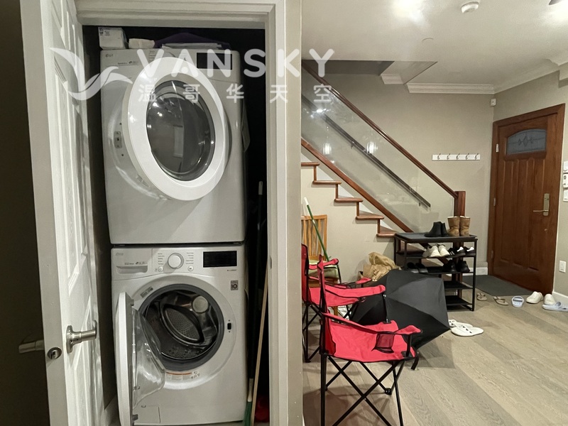 套房出租 - 限女性 (近29ave skytrain)