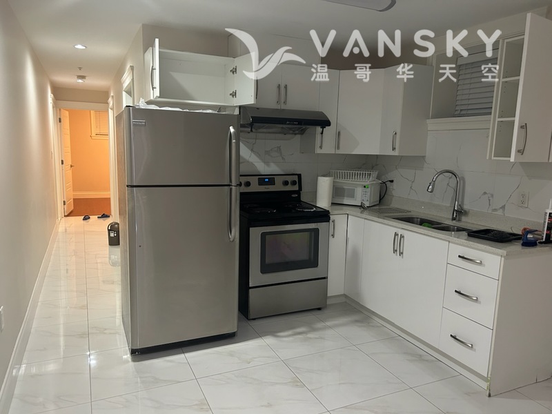 近1街大统华7年新半地下室2房1卫出租