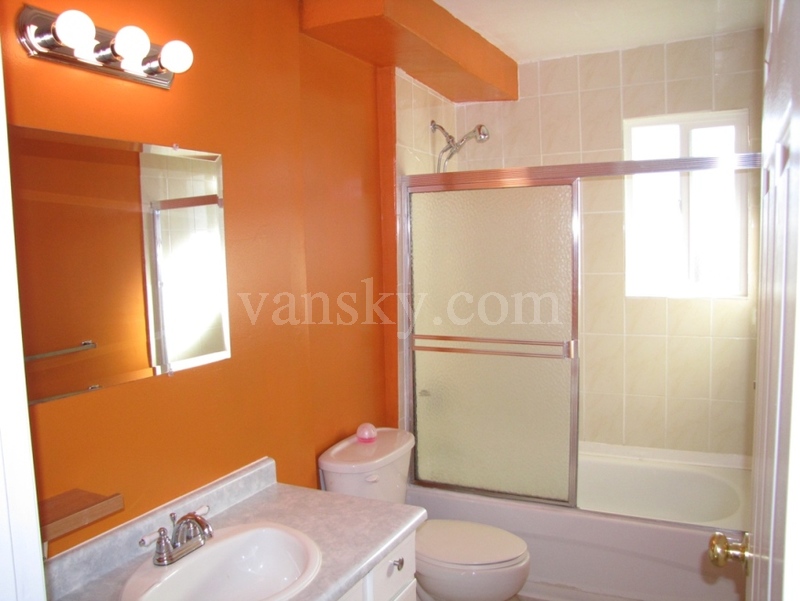180504122018_bathroom.jpg