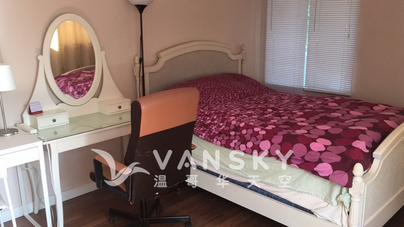 温哥华市中心，政府牌照号：25-156591，长短租,豪宅旅馆35元起。温哥华市政府出租牌照,大小新车.机场接送20元起