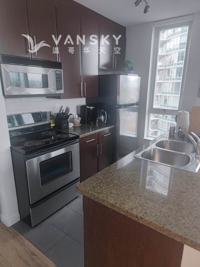 温哥华中心2房2卫拎包入住