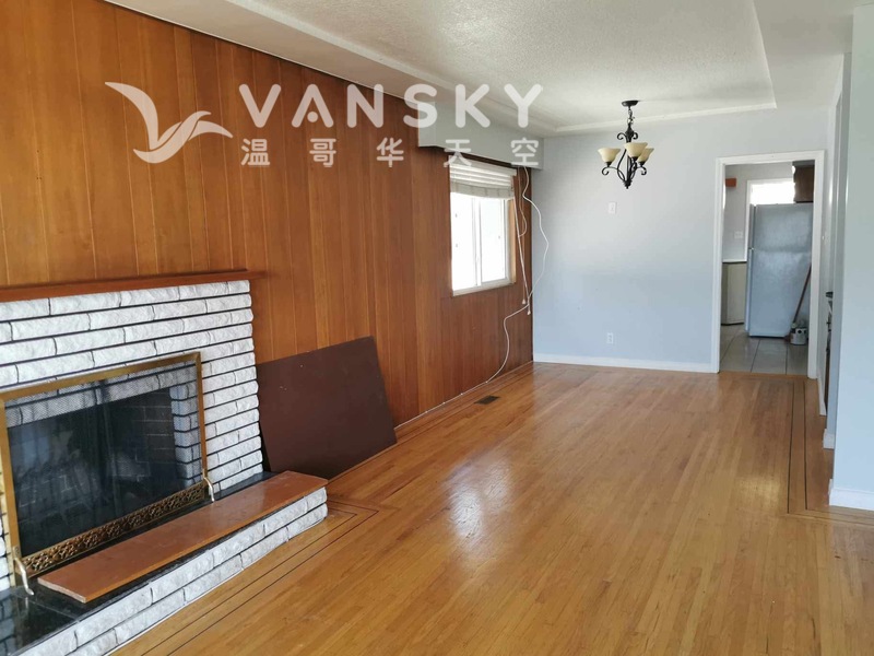 温哥华楼上3房一厅出租