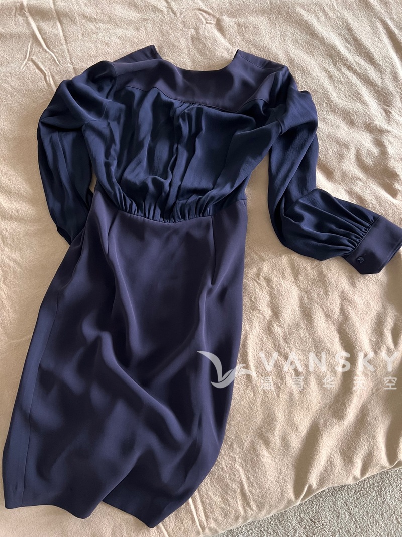 Max Mara 絲裙, 小碼, $110. 短信聯繫, 先到先得!