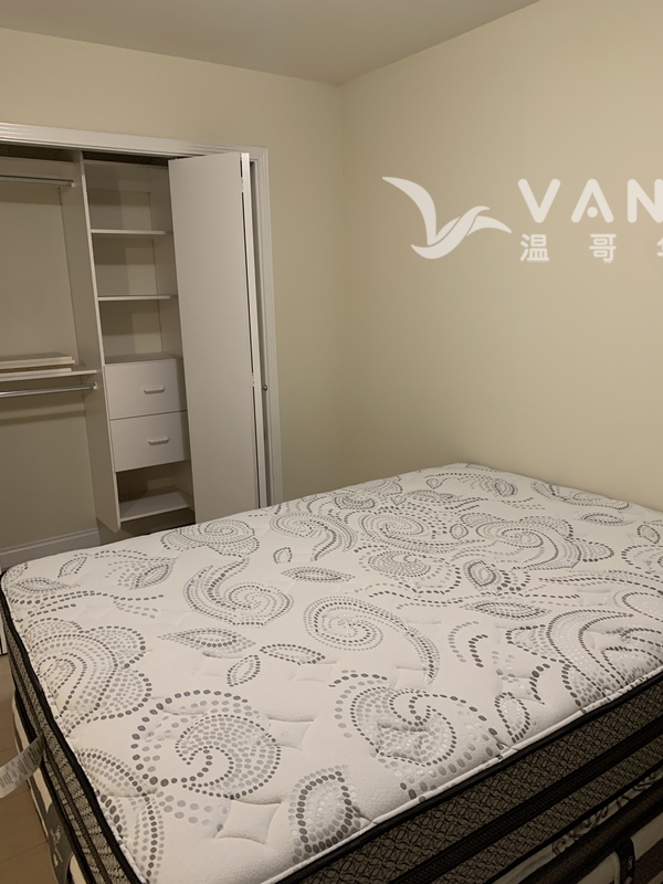 列治文中心公众市场边新装修townhouse出租