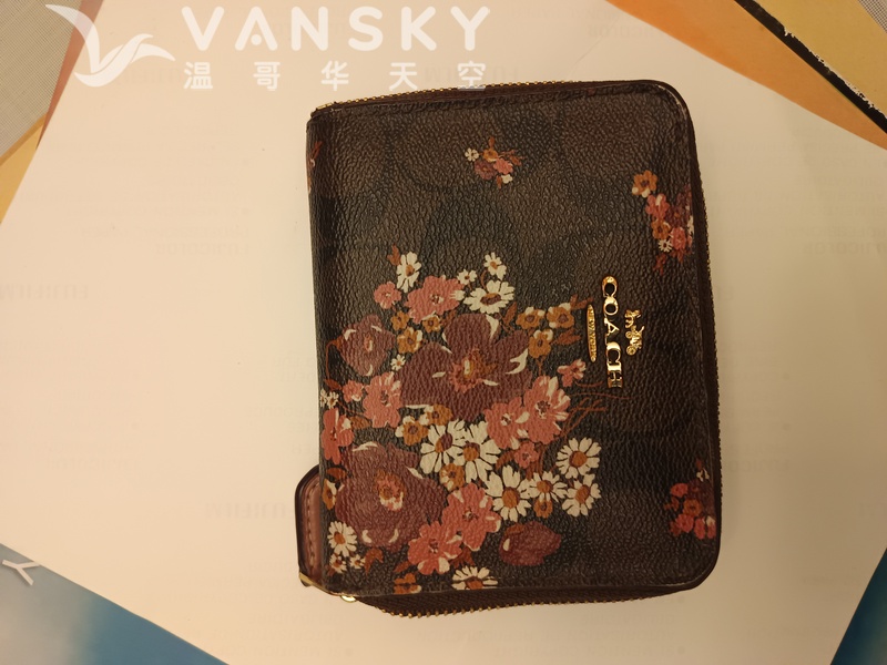  Coach 花卉印花钱包，仅售 $15！