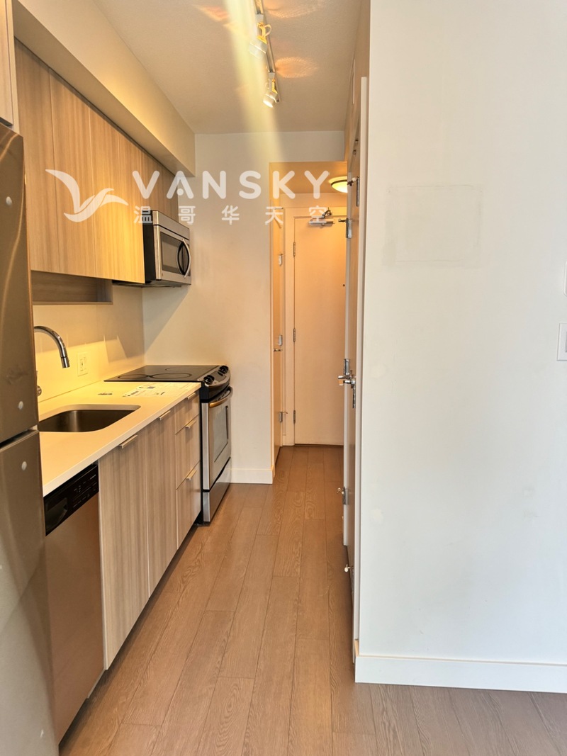 素里市中心 公寓（13308 Cental Ave. Surrey )