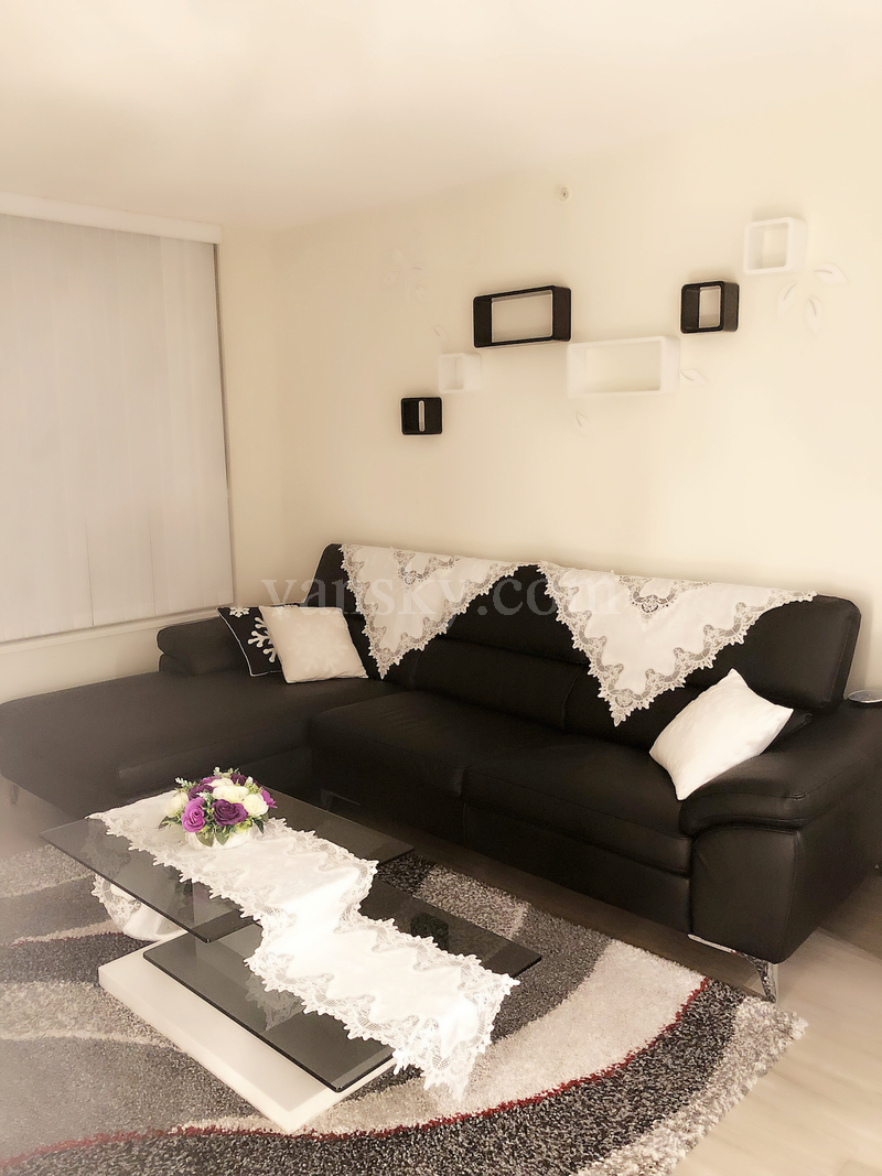 Metrotown 新建高层公寓Moda , 近天车站及大统华，一房一厅一Den