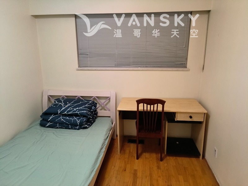 列治文别墅二楼单房出租