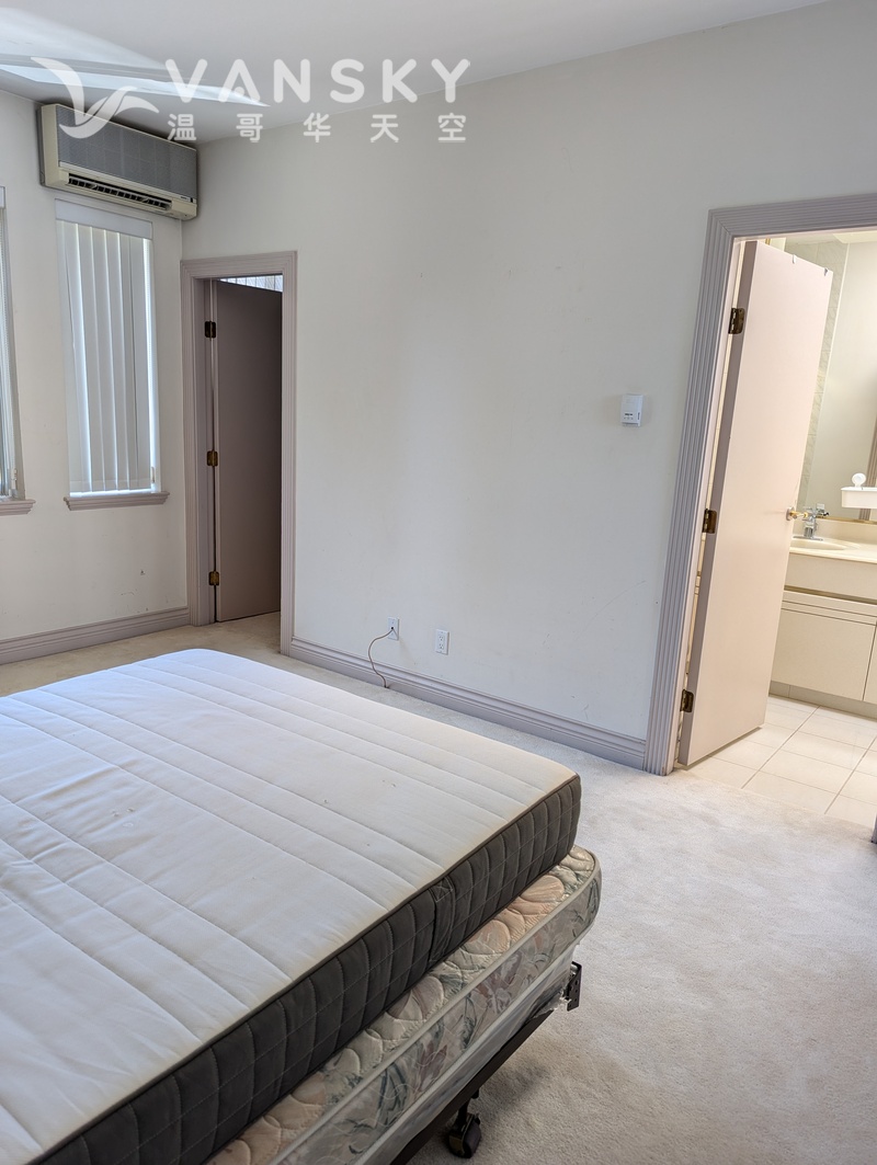 SFU Burnaby Production Way 天车山脚超大豪华套房出租，独立卫浴，包家具，限女生