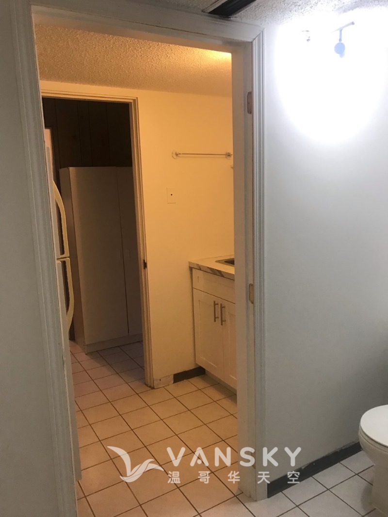 近Lougheed天车站独立套房出租