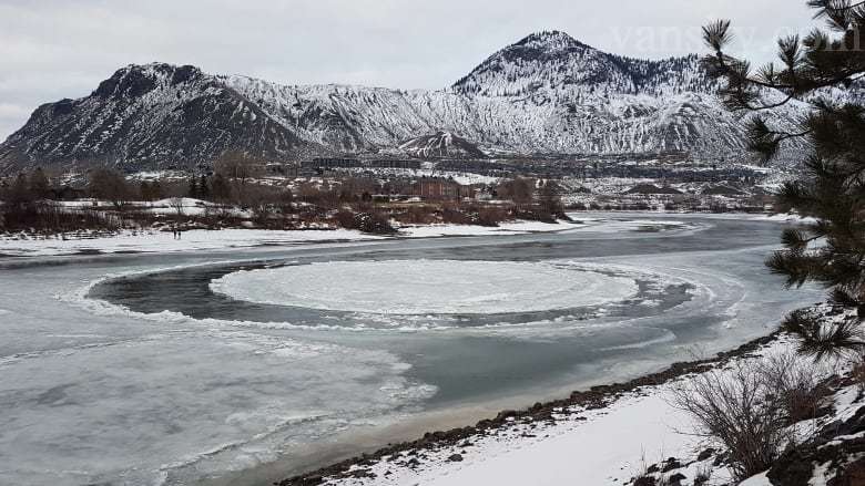 200123201044_ice-disc-appears-in-south-thompson-river-at-kamloops.jpg