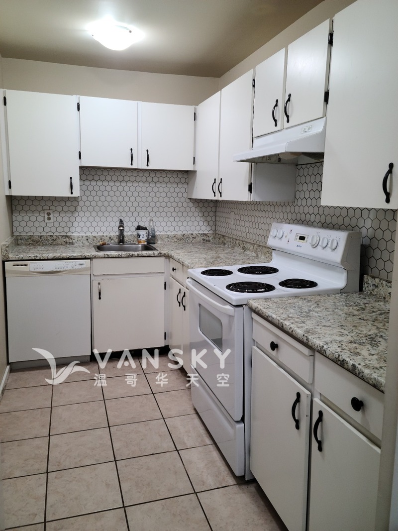 两室两厅一卫地下车位拎包入住